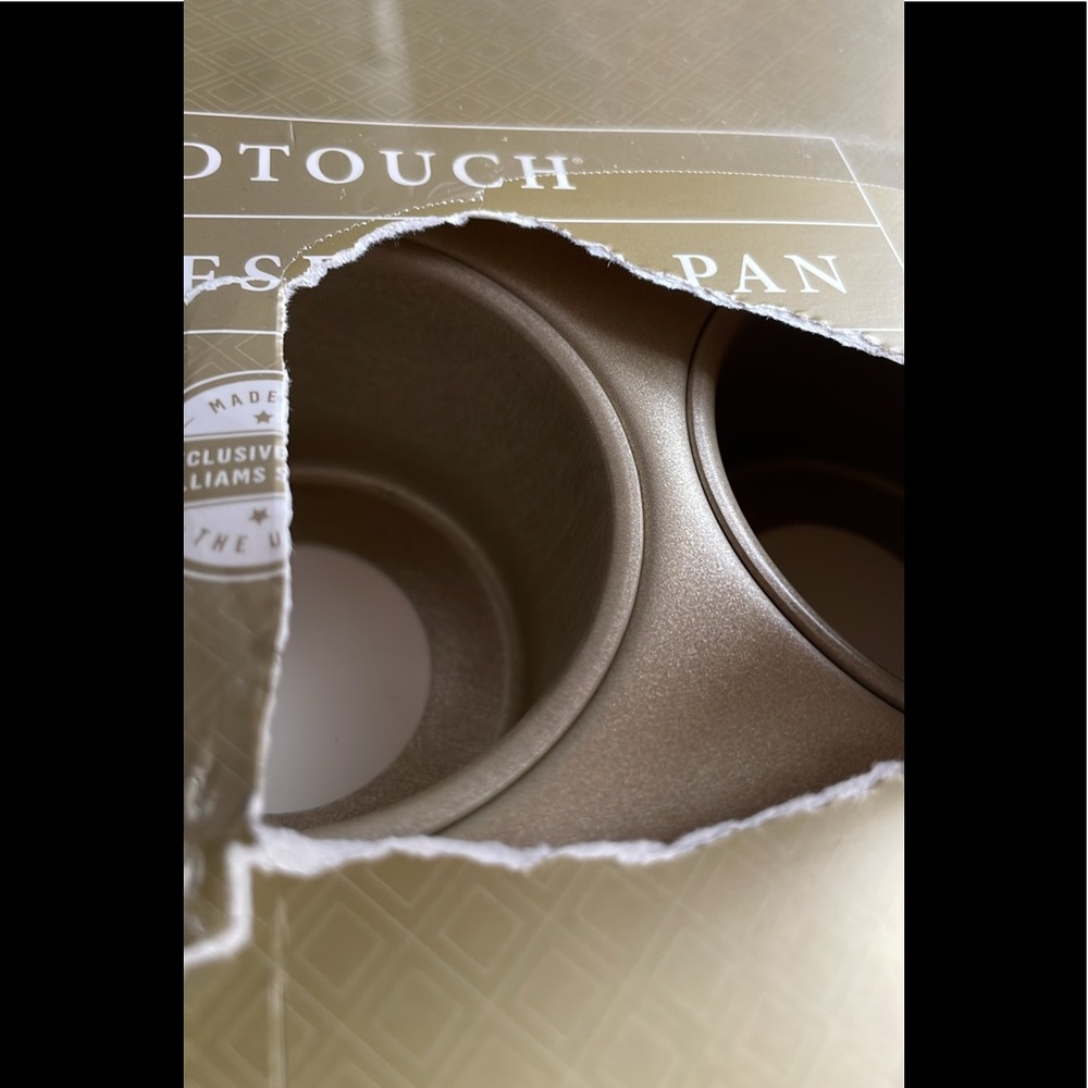 William Sonoma Mini Cheesecake Pan - Picture 6 of 11